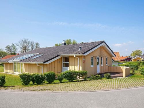 Lensterstrand House | Spacious 12-Person Holiday Home in Groemitz with Hot Tub
