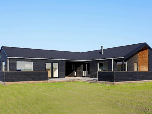 Nr. Lyngby House | Spacious 12-Person Holiday Home in Løkken with Pool