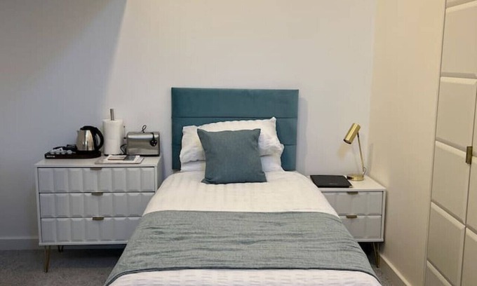 Worksop Apartment | Explore 12 Plants Yard: Family-Friendly Amenities Await