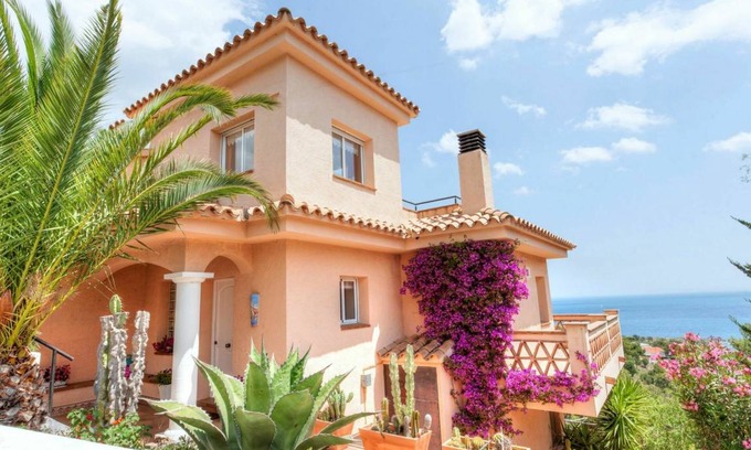 Llanca Other | Spacious 3-Bedroom Oceanfront House for Families of 6