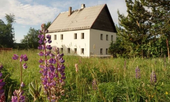 Kovarska House | Spacious Holiday House for 15 with Sauna & Spa Amenities