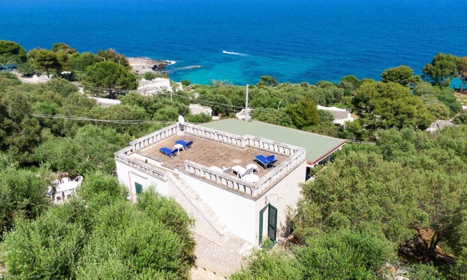 Marina di Andrano Villa | Spacious 4-Bedroom Villa for Up to 11 Guests