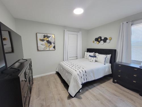 Hartford House | Discover Comfort with 120 Well-Appointed Rooms