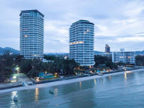 Khao Takiab Apartment | Oceanfront Condo with Pool and Child-Friendly Amenities