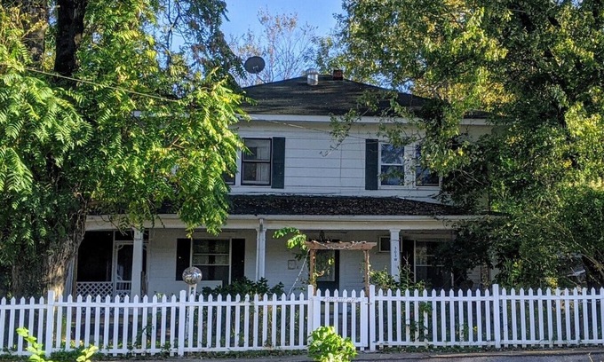 Jasper House | Historic 2-Story Home Near Buffalo National River with Pool