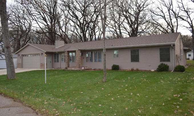 West Okoboji Villa | Family-Friendly Stay at 1202 Dakota Dr: Your Ideal Retreat