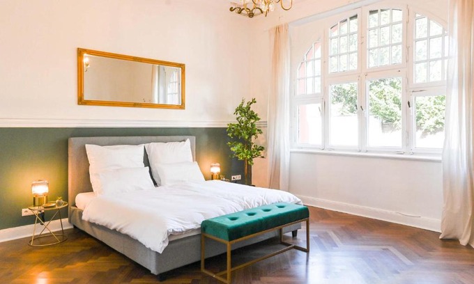 Krefeld Apartment | Elegant Denkmal Apartment with Garden in Krefeld - BEUYS