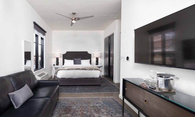 West End Hotel | Stylish 121 Hotel by AvantStay | Modern Suite in Nashville