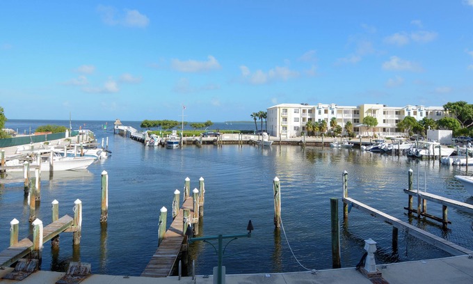 Rock Harbor Condo | Discover 122 Mariners Club: Oceanfront Retreat in Key Largo