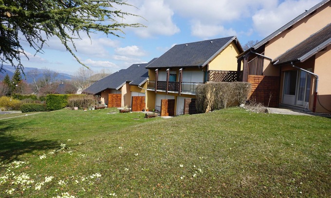 Pugny-Chatenod Apartment | Cozy T1bis Duplex at Pugny - Your Perfect Getaway