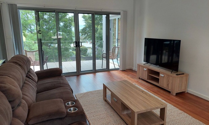 East Tamworth House | Family-Friendly 123 Fitzroy Townhouse with Scenic Views