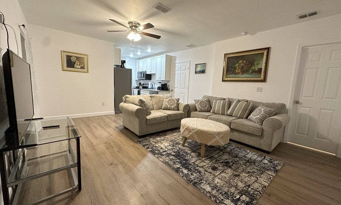 Tallahassee Apartment | Stylish 5BR Duplex Near FSU with Pet-Friendly Perks