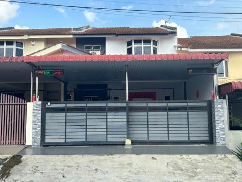 Tangkak Villa | Family-Friendly 126 Homestay TYPE A for Memorable Stays
