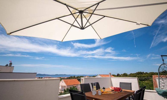 Zadar Villa | Spacious 3-Bedroom Villa with Kitchen for Up to 8 Guests
