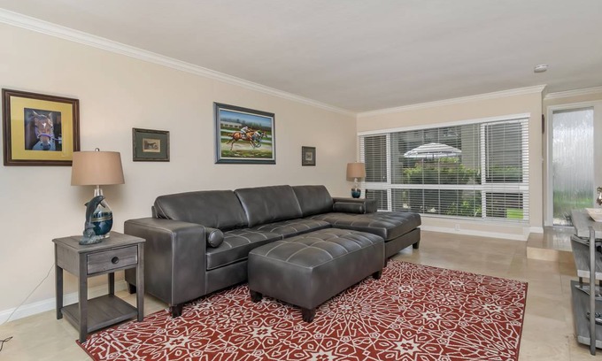 Solana Beach Apartment | Spacious Oceanfront 2-Bedroom Apartment for 5 Guests