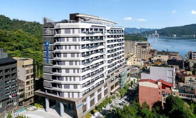 Yuchi Hotel | Elegant 129 m² Hotel for 4 with Pool & Spa Experience