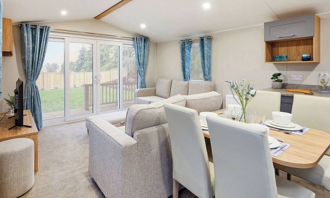 Chapel Saint Leonards House | Stylish 12ft-wide Caravan: Family-Friendly with Kitchen & Breakfast
