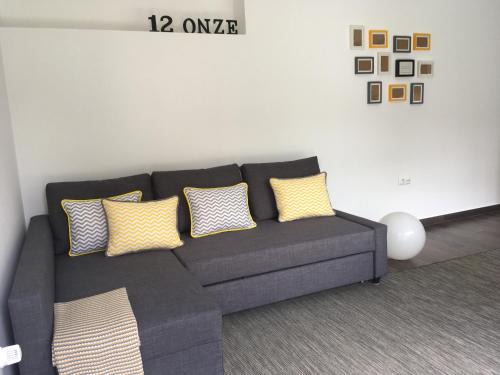 Espinho House | Unwind at 12Onze: Oceanfront Retreat with Hot Tub & More