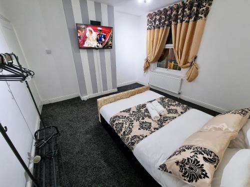 Beeston House | Relax in Comfort with Free Parking & Fast WiFi