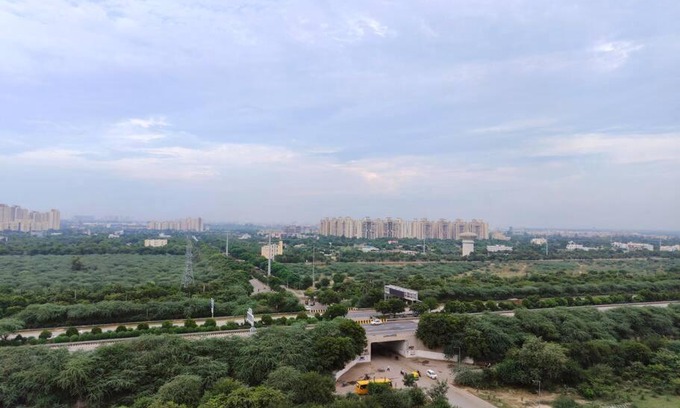 Greater Noida Apartment | City View 2BHK with Convenient Parking and Breakfast