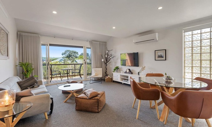 Encounter Bay House | Top-Rated Waterfront Retreat with Linen Included