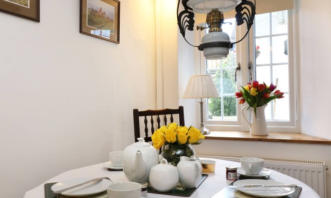 Lostwithiel Cottage | Pet-Friendly Haven at 13 Castle Hill with Breakfast Included