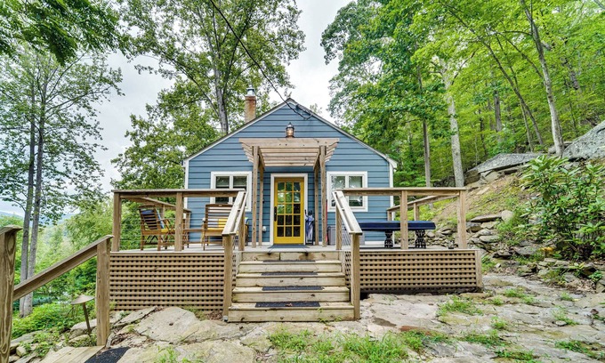 Hood House | 13 Mi to Shenandoah NP: Serene Mtn-View Hideaway