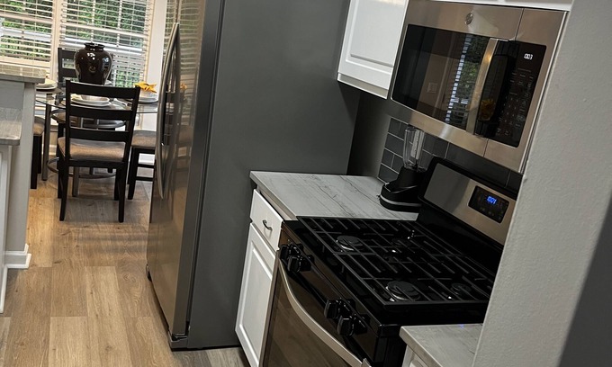 Fairburn House | Convenient Stop Near ATL Airport with Pet-Friendly Amenities