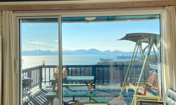 Namhae Hotel | Guest Rated 9.8: Stay at 13 Ohoo Pension with Breakfast