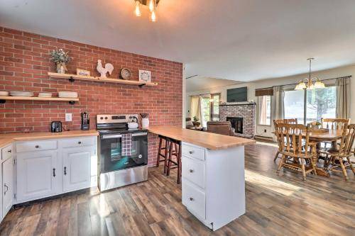 Tobyhanna House | Spacious 3-Bedroom House for Up to 10 Guests