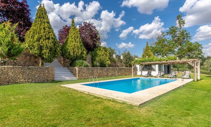 Ronda House | Spacious 3-Bedroom House with Private Pool for 6 Guests