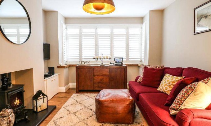 Melton Mowbray House | Spacious 3-Bedroom House with Kitchen and Pet-Friendly Perks