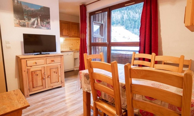 Villarodin-Bourget Apartment | Convenient 30m from Resort Center with Balcony & Spa