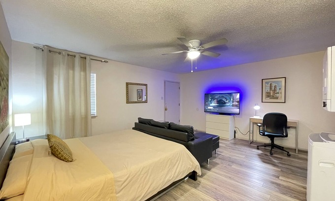 Southtown Apartment | 1326-#9 Comfy studio in downtown