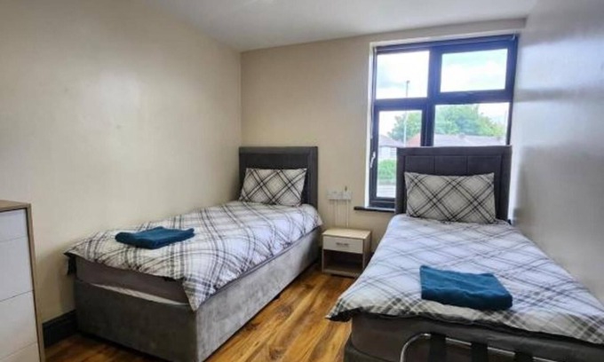 Trafford Apartment | 133 A Park Road Stretford