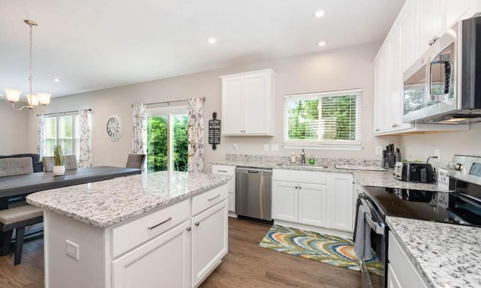 Otterbien Home House | Quiet Suburban Retreat: Cheerful 5-Bedroom Home Awaits