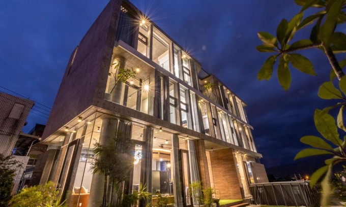 Dongshan Bed & Breakfast | Oceanfront Getaway at 135 bnb - Perfect for Families!