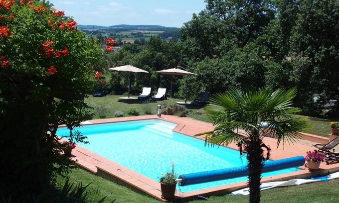 Masseube House | Spacious 4-Bedroom House for 9 Guests with Pool & Dining