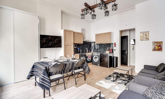 Les Halles Apartment | Stylish 138 Suite Wizman - Perfect Paris Apartment Getaway