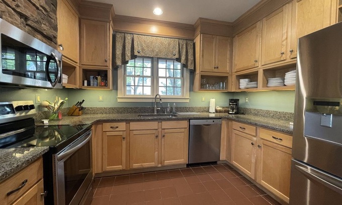 Mercersburg House | Elegant Slope Side Townhouse at 13801 Trailside Lane