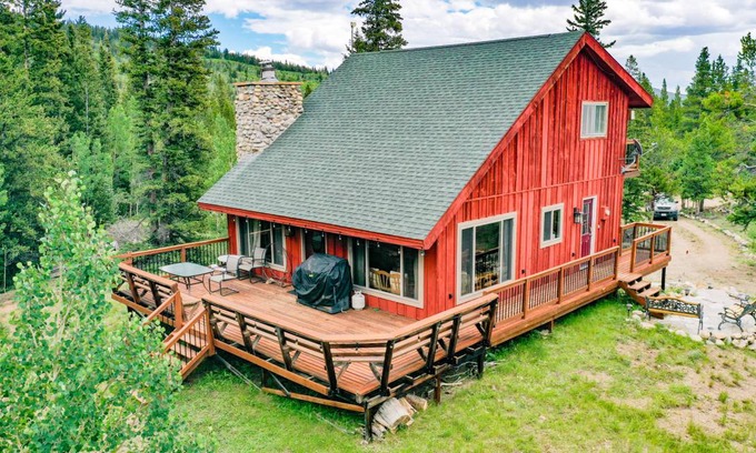 Alma Cabin | Spacious Mountain View Cabin with 3 Bedrooms for 8 Guests