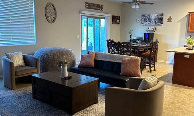 Kingman House | Spacious 2-Bedroom House for Up to 4 Guests