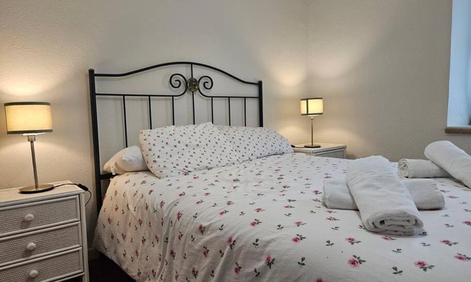 Ribadesella Apartment | Comfortable 4-Bedroom Retreat in Céntrico – Family-Friendly