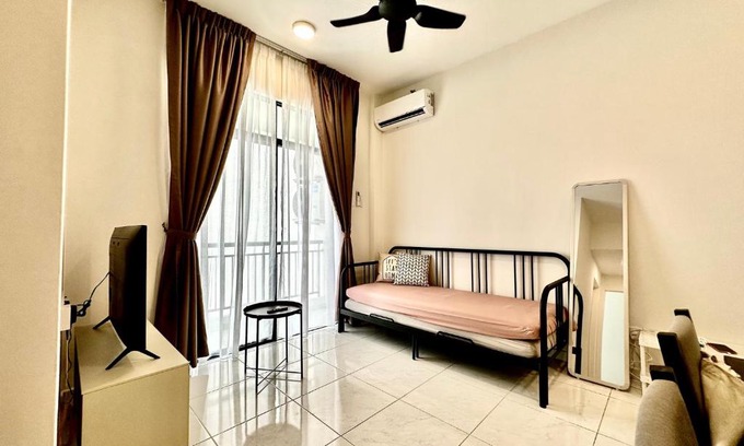 Kampung Sungai Nibong Apartment | Cozy Homestay Near Queensbay Mall - 4-Star Rating
