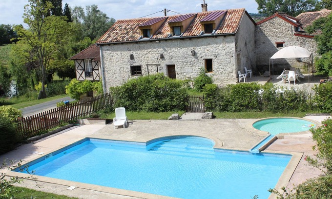Thenac Cottage | Inviting 13C House with Private Pool & Fishing Experience
