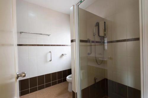 San Sai House | Pet-Friendly Villa with Pool for 14 Guests in a Scenic Retreat