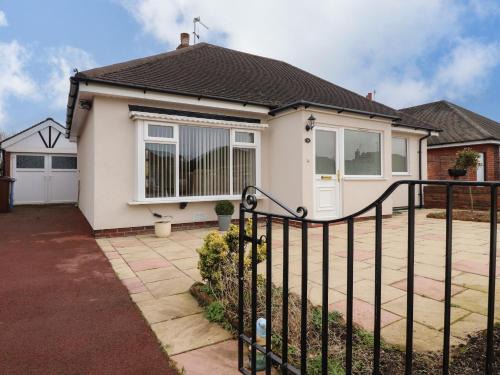 Lytham St. Anne's House | Family-Friendly Retreat at 14 Berwick Road - Rated 10/10