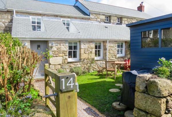 Pendeen House | Family-Friendly Stay at 14 Boscaswell Downs - Rated 9/10