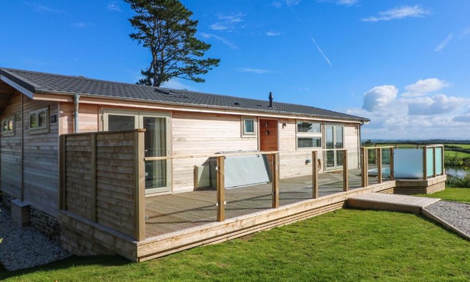 Dobwalls House | Stay at 14 Faraway Fields: Luxury with Child-Friendly Amenities