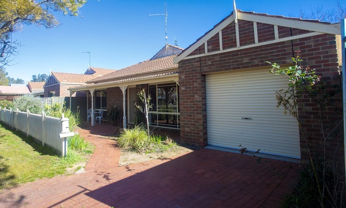 Echuca Apartment | 14 on Henry in the PORT OF ECHUCA . Modern self contained accommodation.